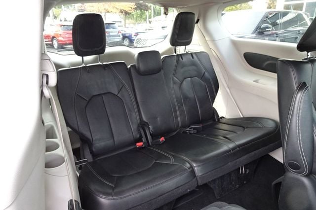 2023 Chrysler Pacifica Hybrid Touring L FWD - 22932059 - 12