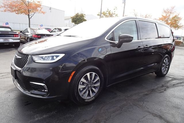 2023 Chrysler Pacifica Hybrid Touring L FWD - 22932059 - 3