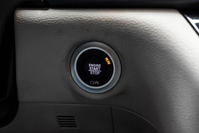 2023 Chrysler Pacifica Limited FWD - 22996956 - 28