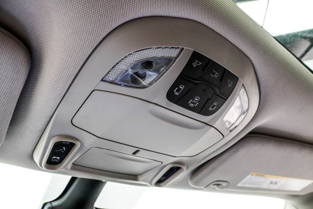 2023 Chrysler Pacifica Limited FWD - 22996956 - 39