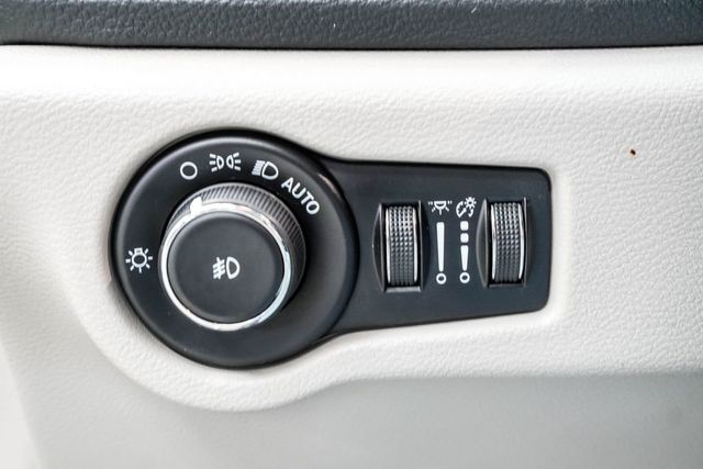 2023 Chrysler Pacifica Limited FWD - 22996956 - 40