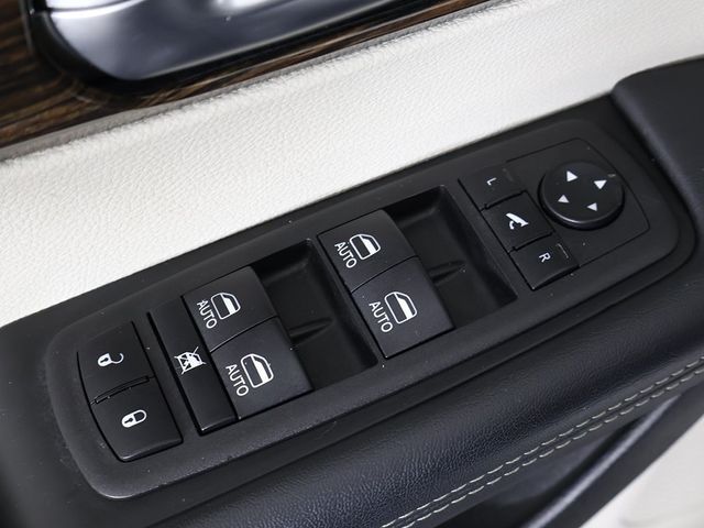 2023 Chrysler Pacifica Limited FWD - 22993497 - 44