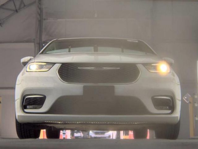 2023 Chrysler Pacifica Limited FWD - 23089387 - 3
