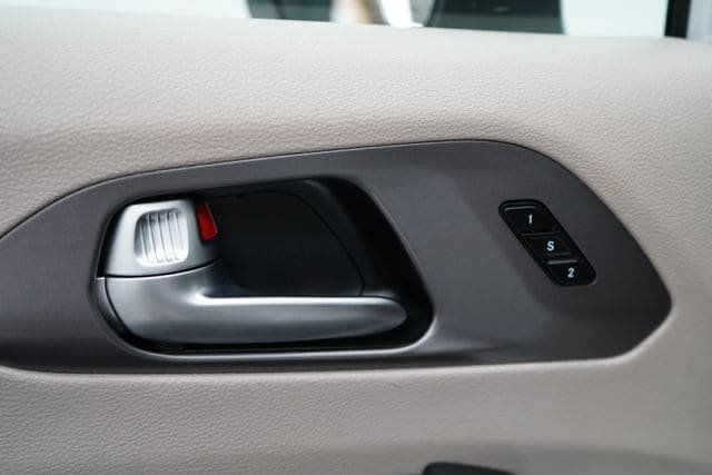 2023 Chrysler Pacifica Touring L - 23077757 - 9