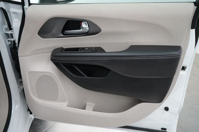 2023 Chrysler Pacifica Touring L - 23077757 - 39