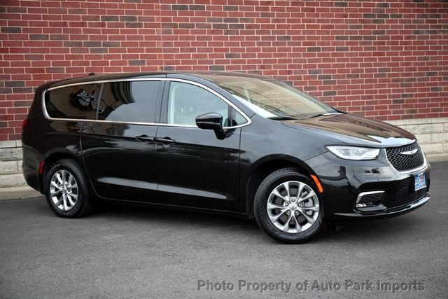 2023 Chrysler Pacifica Touring L AWD - 22881571 - 10