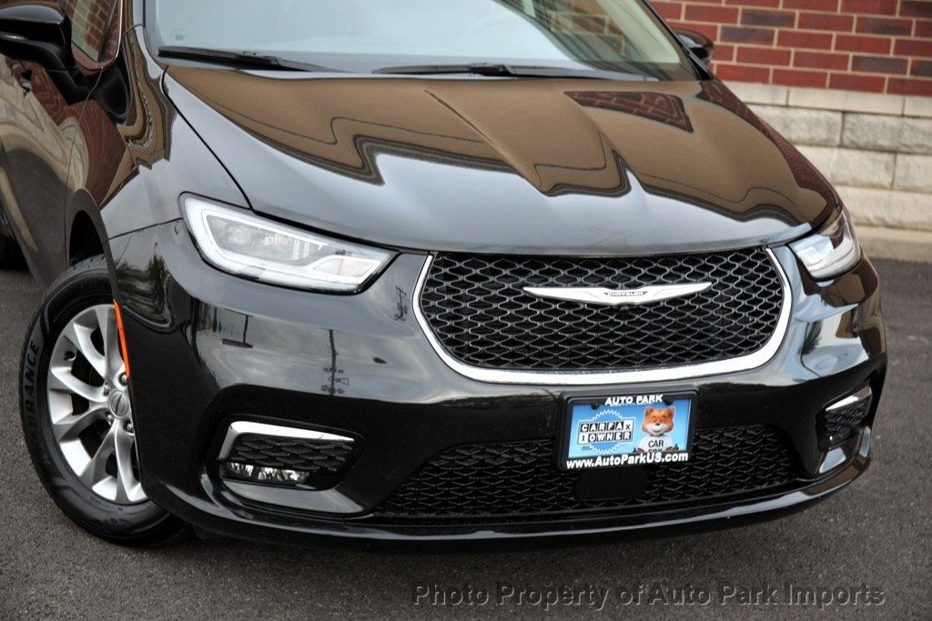 2023 Chrysler Pacifica Touring L photo 13