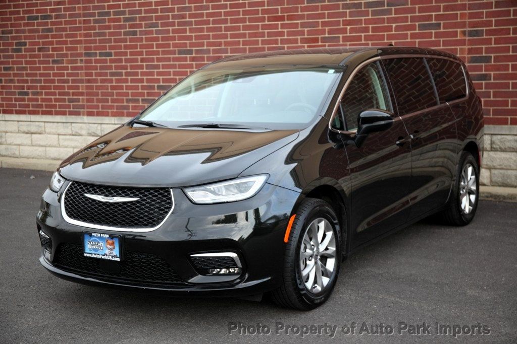 2023 Chrysler Pacifica Touring L photo 16