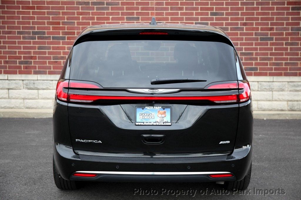 2023 Chrysler Pacifica Touring L photo 17