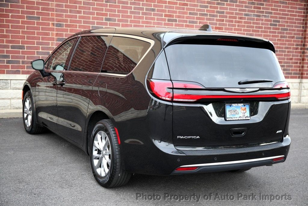 2023 Chrysler Pacifica Touring L photo 18