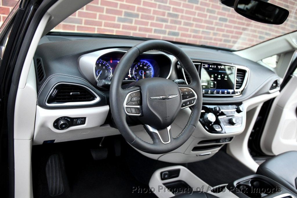 2023 Chrysler Pacifica Touring L photo 20