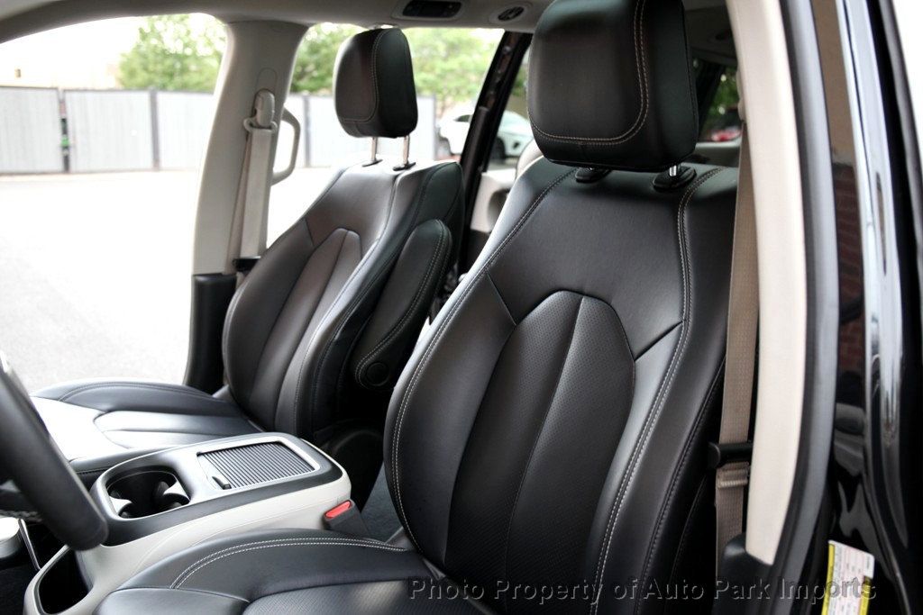 2023 Chrysler Pacifica Touring L photo 22