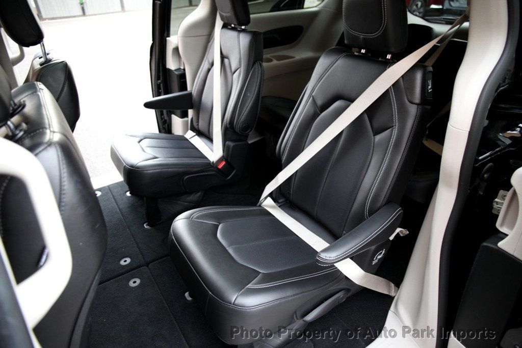 2023 Chrysler Pacifica Touring L photo 23