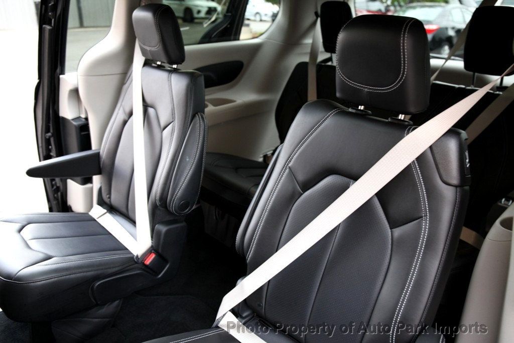 2023 Chrysler Pacifica Touring L photo 24