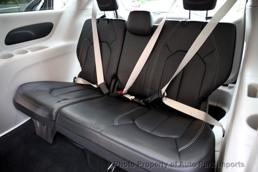2023 Chrysler Pacifica Touring L photo 25