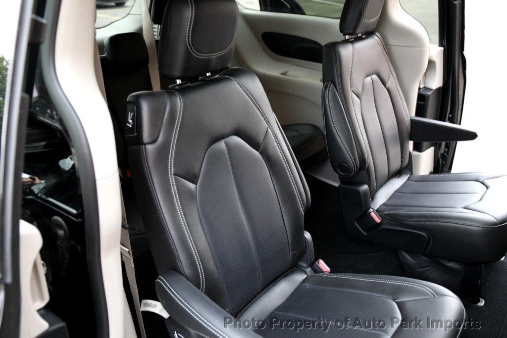 2023 Chrysler Pacifica Touring L photo 27