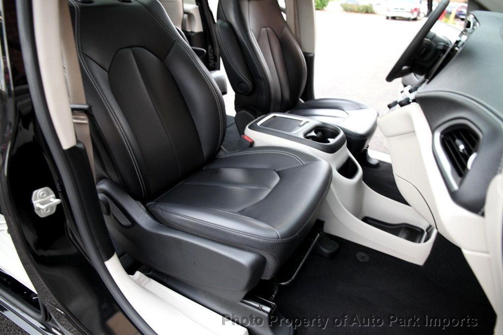 2023 Chrysler Pacifica Touring L photo 29