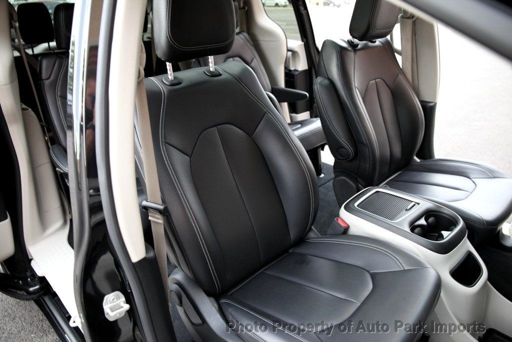 2023 Chrysler Pacifica Touring L photo 30