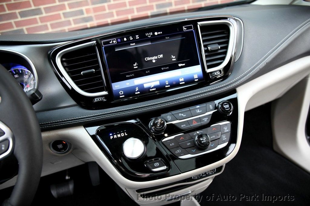 2023 Chrysler Pacifica Touring L photo 31