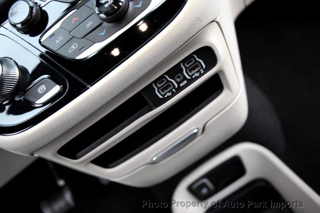 2023 Chrysler Pacifica Touring L photo 36