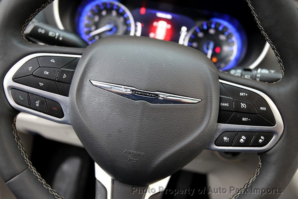 2023 Chrysler Pacifica Touring L photo 38