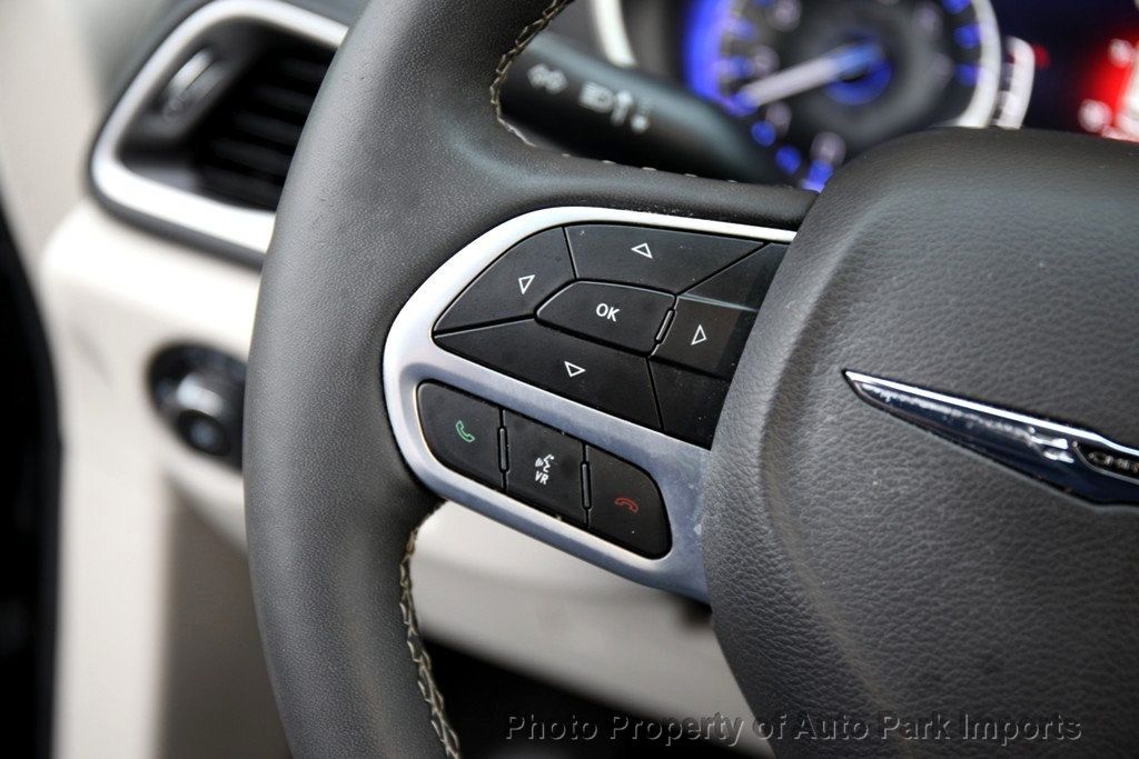 2023 Chrysler Pacifica Touring L photo 39
