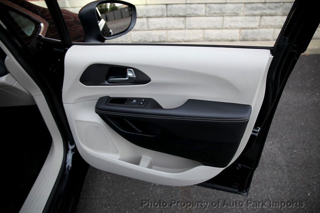 2023 Chrysler Pacifica Touring L AWD - 22881571 - 47