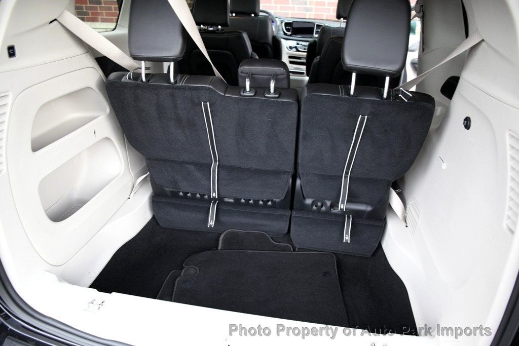2023 Chrysler Pacifica Touring L photo 46