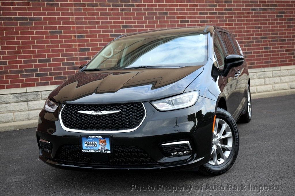 2023 Chrysler Pacifica Touring L photo 6