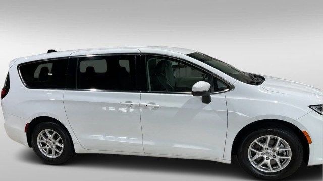 2023 Chrysler Pacifica Touring L FWD - 22990562 - 5