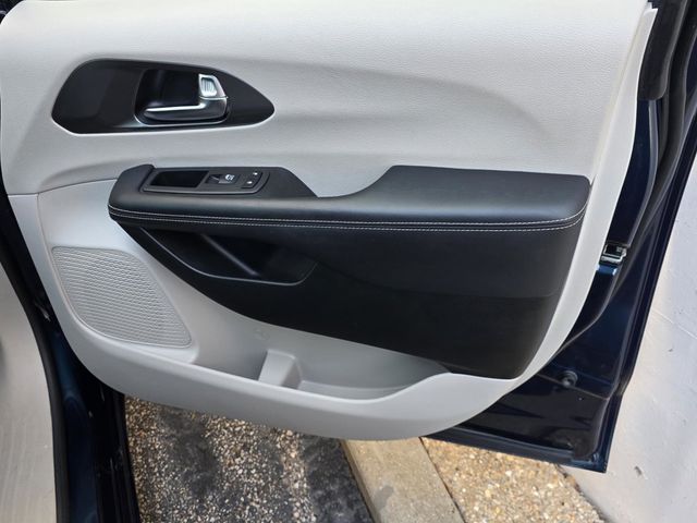 2023 Chrysler Pacifica Touring L FWD - 23078832 - 32