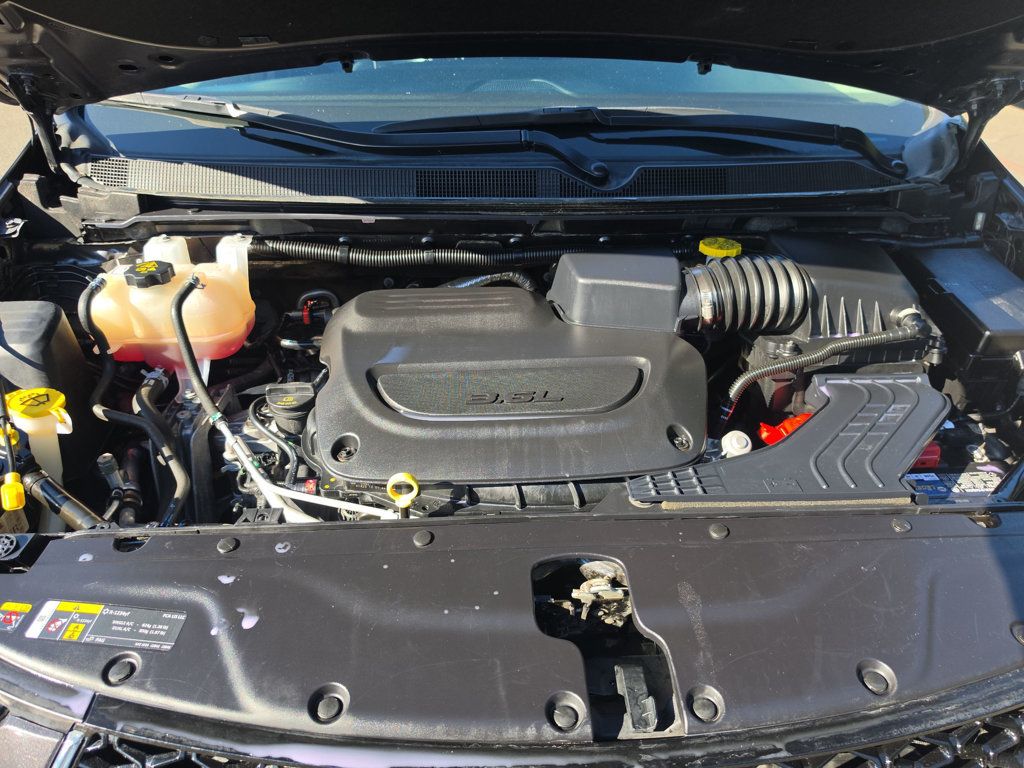 Chrysler Pacifica photo 23