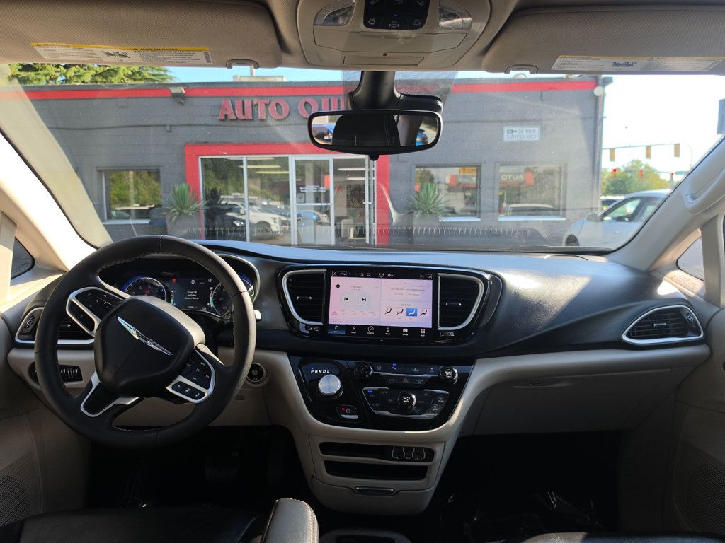 Chrysler Pacifica photo 28