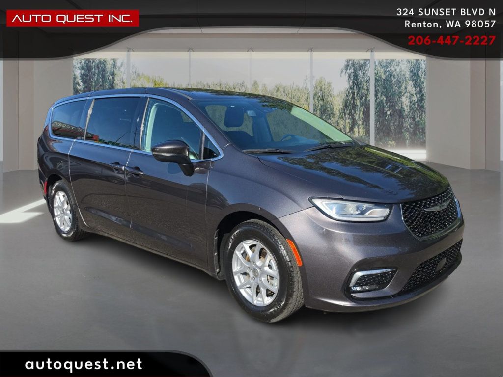 Chrysler Pacifica photo 3
