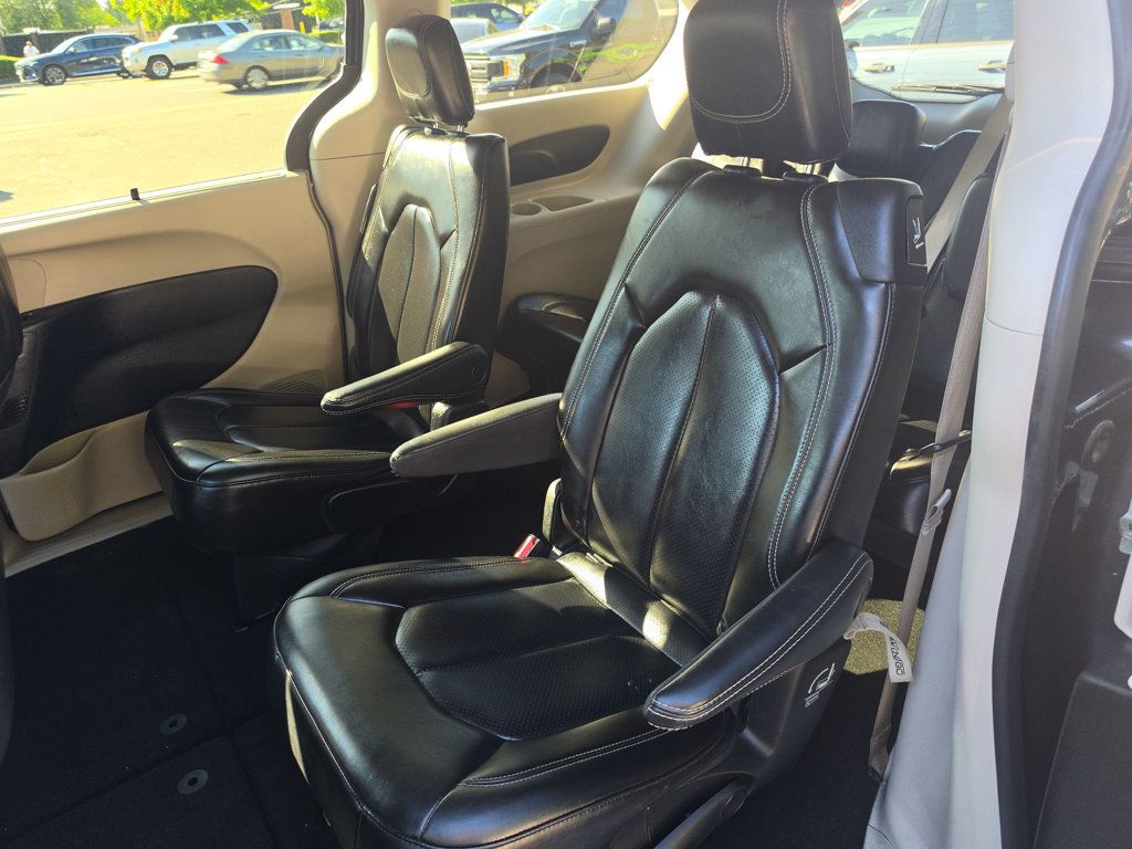 Chrysler Pacifica photo 33