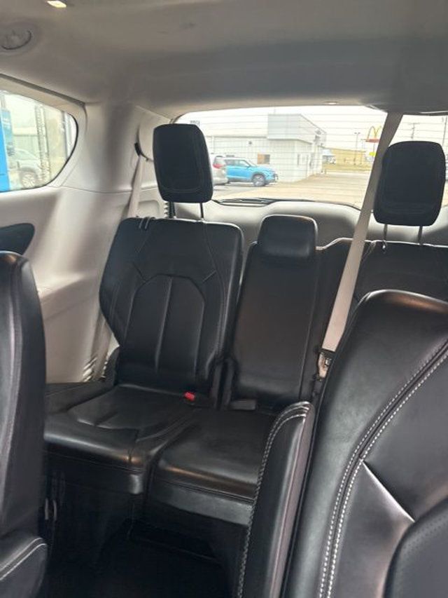 2023 Chrysler Pacifica Touring L FWD - 22991643 - 17