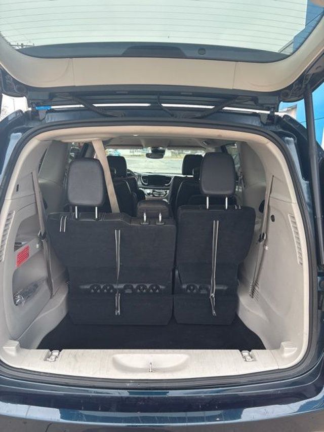 2023 Chrysler Pacifica Touring L FWD - 22991643 - 19