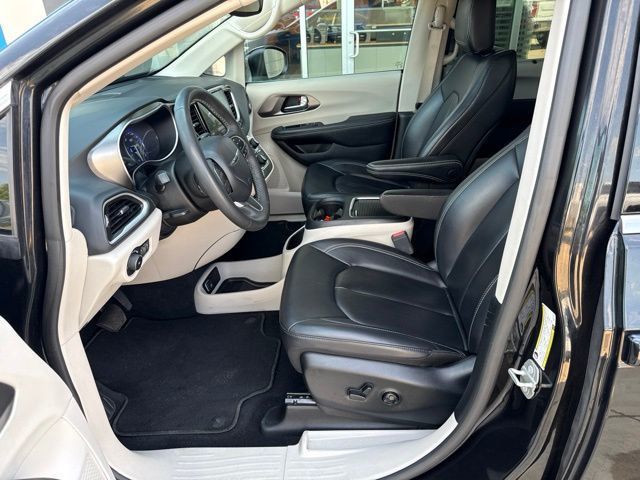 2023 Chrysler Pacifica Touring L FWD - 23049902 - 3
