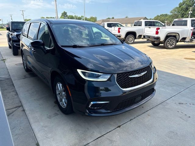 2023 Chrysler Pacifica Touring L FWD - 23049902 - 4