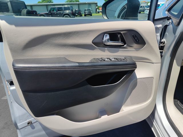 2023 Chrysler Pacifica Touring L FWD - 23038525 - 8