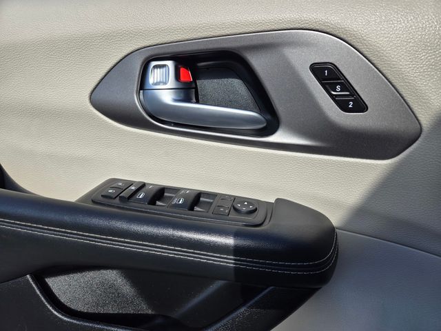 2023 Chrysler Pacifica Touring L FWD - 23005172 - 16