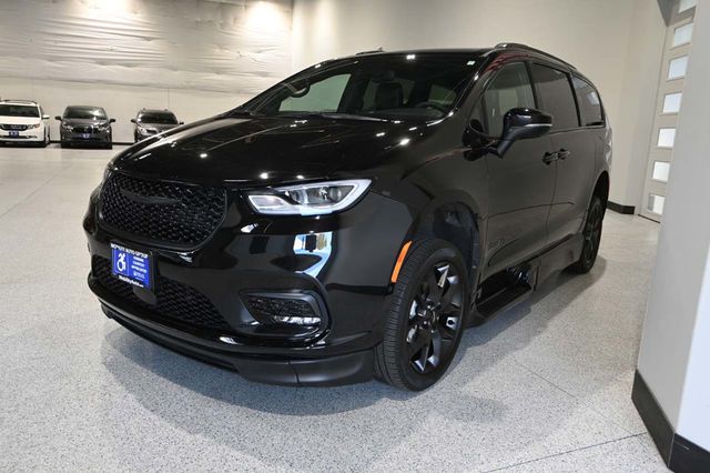 2023 Chrysler Pacifica Touring L FWD - 23001717 - 9