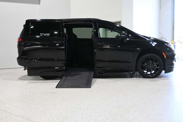 2023 Chrysler Pacifica Touring L FWD - 23001717 - 16