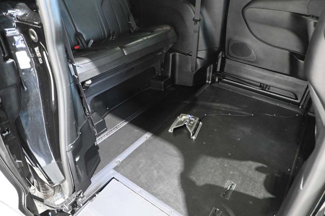 2023 Chrysler Pacifica Touring L FWD - 23001717 - 17