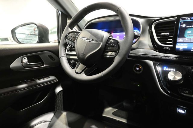 2023 Chrysler Pacifica Touring L FWD - 23001717 - 24