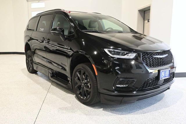 2023 Chrysler Pacifica Touring L FWD - 23001717 - 2