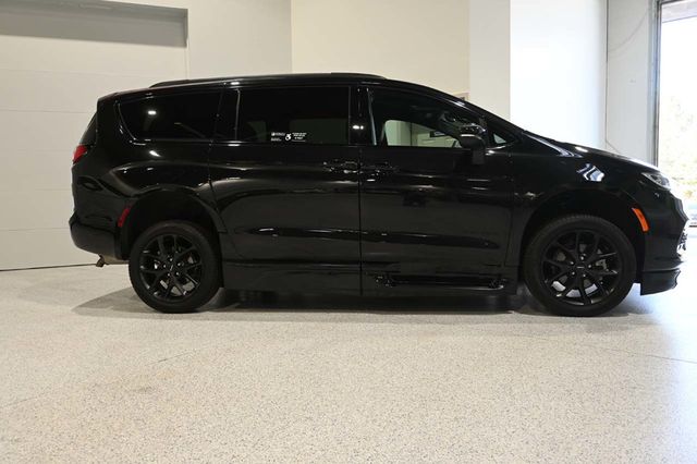 2023 Chrysler Pacifica Touring L FWD - 23001717 - 4