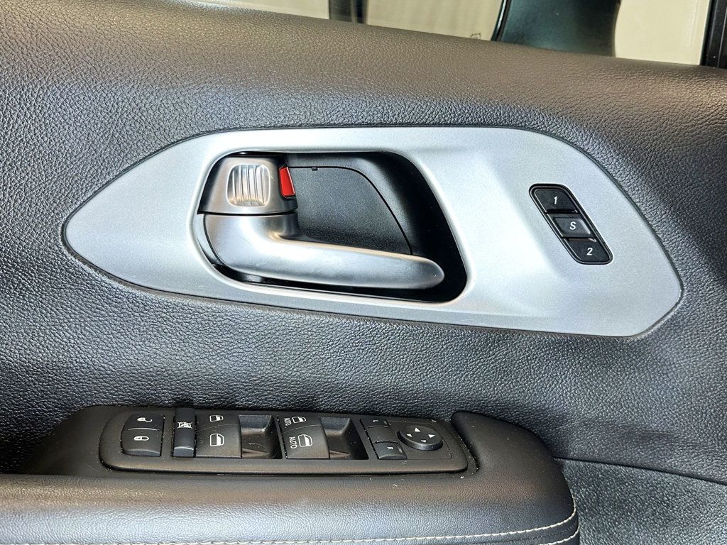 2023 Chrysler Pacifica Touring L FWD - 23086596 - 19