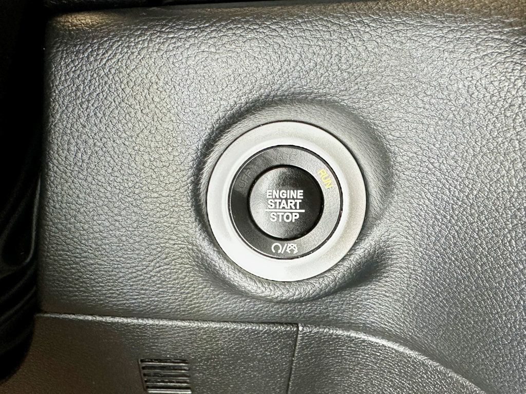 2023 Chrysler Pacifica Touring L FWD - 23086596 - 28