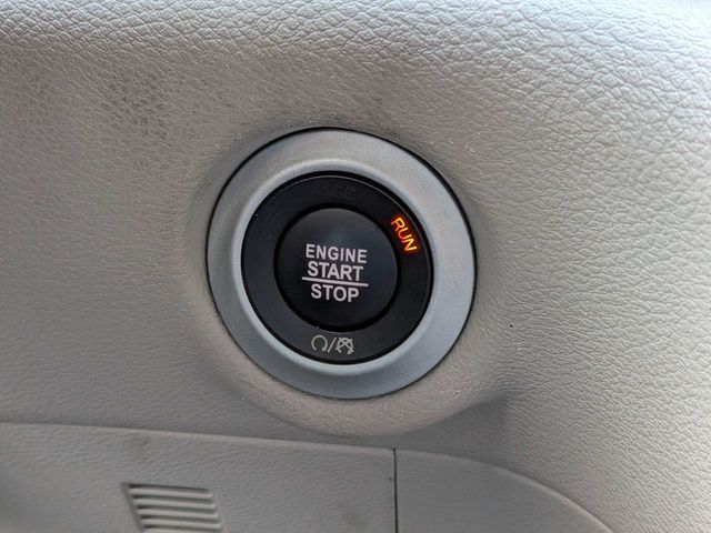 2023 Chrysler Pacifica Touring L FWD - 23070988 - 29